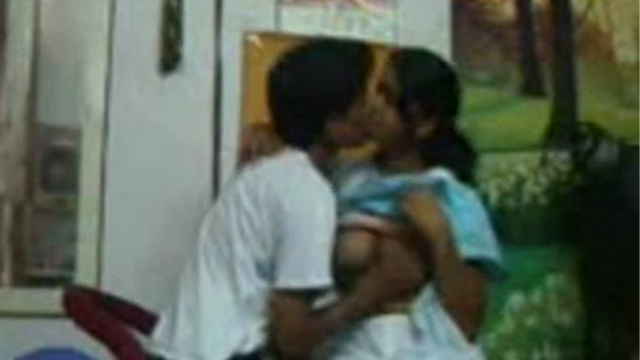 Sister gets her bra fetish fulfilled by her brother Bangla sex video