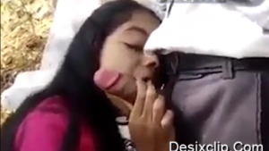 পাশের বাড়ির মেয়েকে দিয়ে চুষে নিলাম – বাংলা XXX ভিডিও