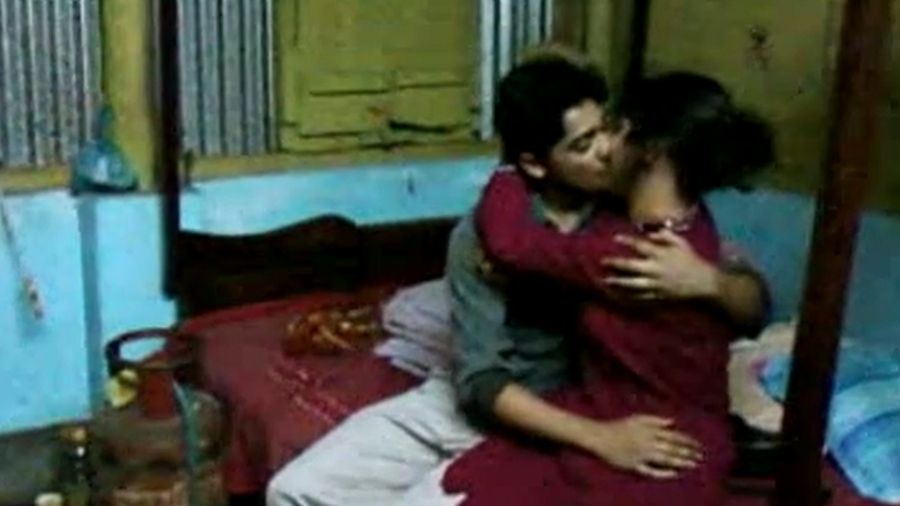 গার্লফ্রেন্ডকে বাড়িতে নিয়ে এসে সেই চুদাচুদি করলাম – বাংলা হট XXX ভিডিও