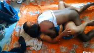 বোনকে বাড়িতে একা পেয়ে খেয়ে দিলাম – বাংলাদেশী ভাইরাল সেক্স ভিডিও