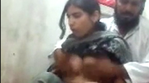 বাংলা মুসলমান মাগীর ভেজা ভোদা আঙুলে চিড়িয়ে দিলো - হট দেশি XXX ভিডিও