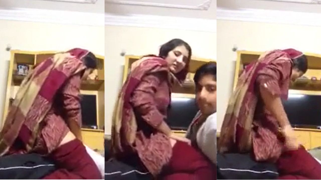 স্বামী বিদেশে তাই ছেলের কাছেই চুদা দিলো মা || Husband Abroad So Mother Fucked with Son || Bangla xxx